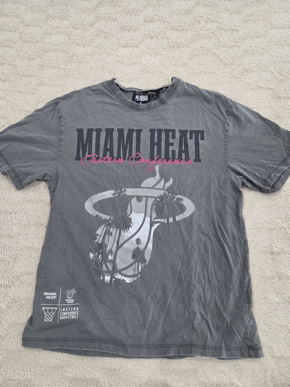 Miami Heat Men’s Gray Graphic T-Shirt